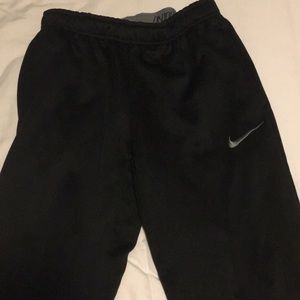Nike therma-fit Black Sweats Boys M